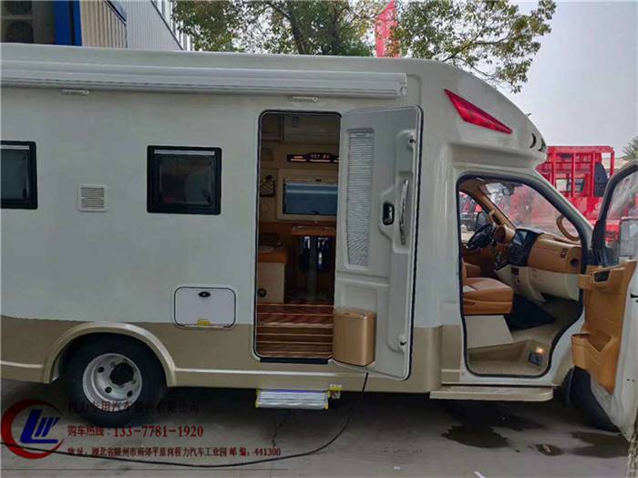 瑞弗房车FT800福特小额头c型房车带航空座椅6座版商务旅居