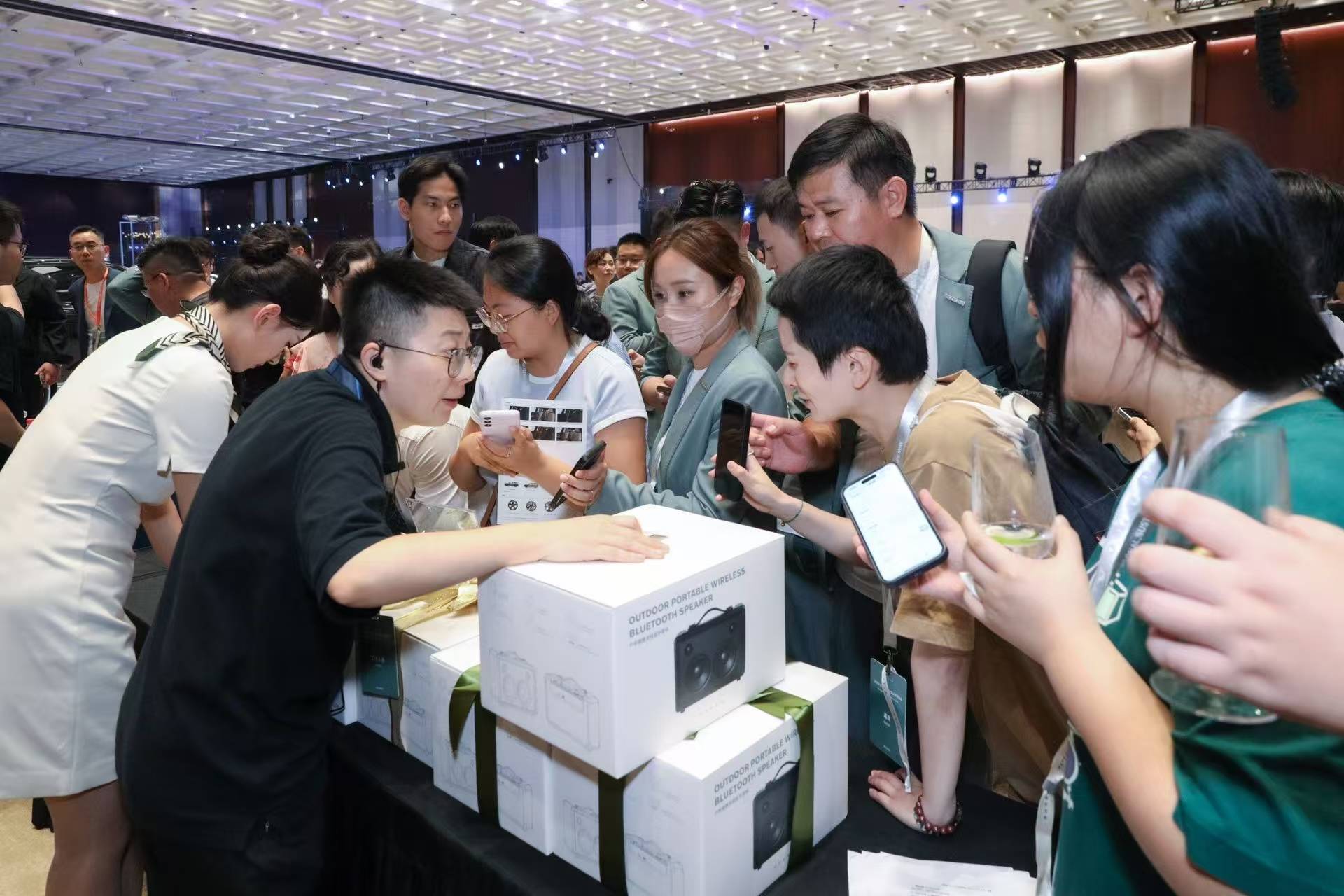 纯正沃尔沃血统定义“豪华超混第一车”